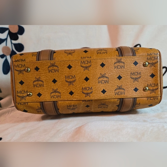 💯 Authentic MCM Cognac Visetos and Leather Top Handle Handbag - Picture 9 of 15